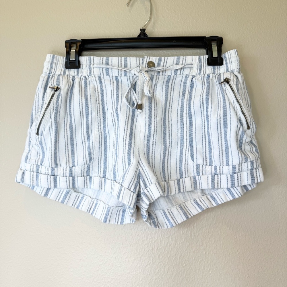 Iris Women's Shorts Size M Striped with Tie Front‎ Light Denim Chambray